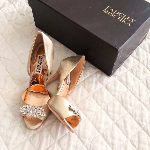 NIB Badgley Mischka gold dorsay embellished pumps